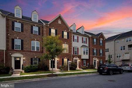 8124 Channel Dr S Greenbelt, MD 20770