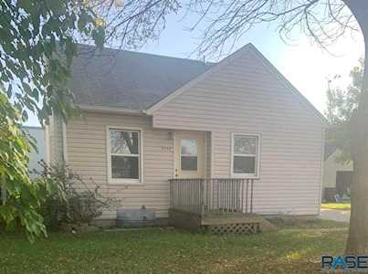 3042 Presentation Ct Sioux Falls, SD 57104