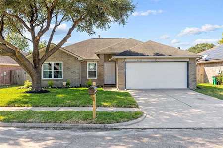 6935 Creek Village Dr Katy, TX 77449