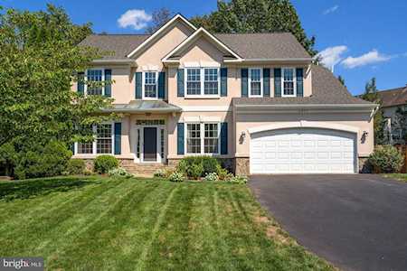 6807 Farrahs Cavalry Rd Centreville, VA 20121