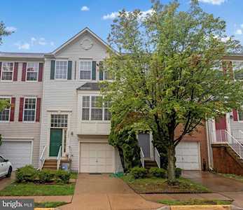 2490 Rolling Plains Dr Herndon, VA 20171