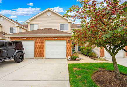 230 Camel Bend Ct Schaumburg, IL 60194