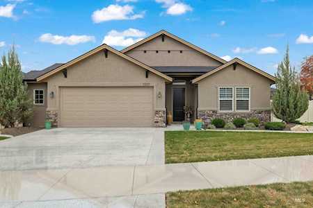 1001 E Radiant Ridge Dr Meridian, ID 83642