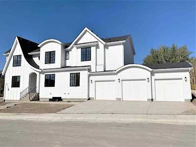 11 Rockford Park NW Calgary, AB T3G 0E1