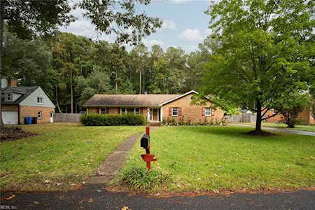 212 Royal Oak Dr Chesapeake, VA 23322