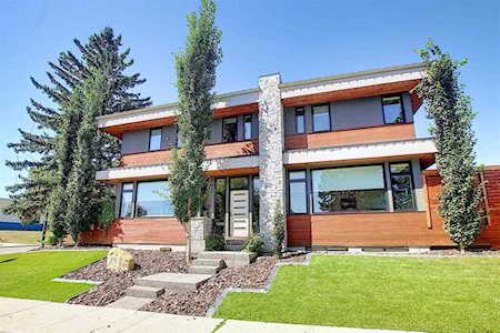 3611 33 St SW Calgary, AB T3E 2V6