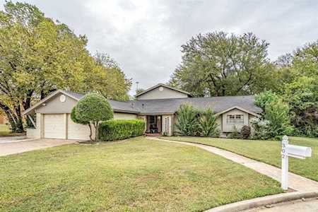 302 Somerset Circle Bedford, TX 76022