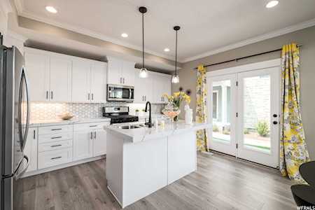 690 E Benbrook Ln Midvale, UT 84047