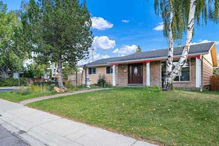 5470 Silverdale Dr NW Calgary, AB T3B 3M8