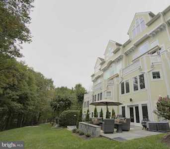 2042 Beacon Heights Dr Reston, VA 20191