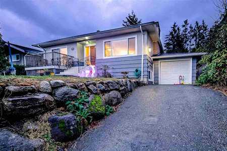 1145 Lawson Avenue West Vancouver, BC V7T 2E4