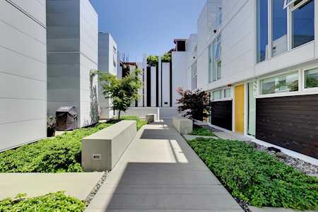 758 W 6th Avenue Vancouver, BC V5Z 0C8