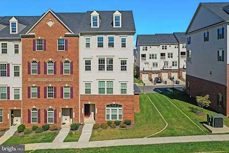 7055 Darbey Knoll Dr Gainesville, VA 20155