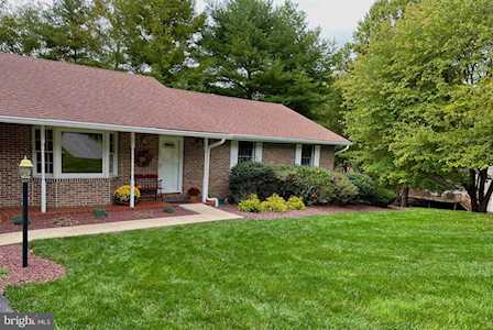 6408 Hickory Ln Sykesville, MD 21784
