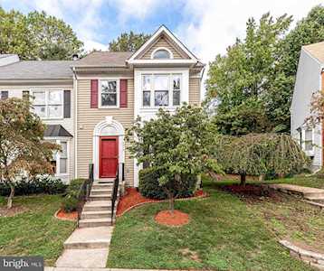 6012 Rockton Ct Centreville, VA 20121