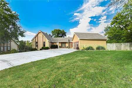 4621 Millbrook Ct Shawnee, KS 66218