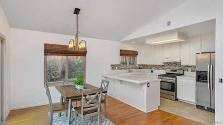 1950 Woodland Gln Escondido, CA 92027