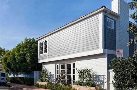 107 Via Koron Newport Beach, CA 92663