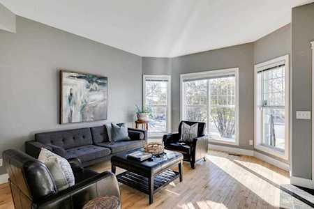 524 52 Ave SW Calgary, AB T2V 0B2
