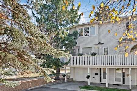 317 Killarney Glen Ct SW Calgary, AB T3E 7H4