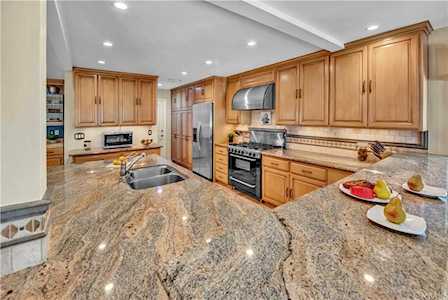 9853 Toucan Circle Fountain Valley, CA 92708
