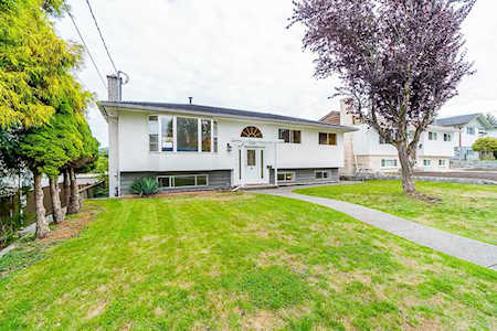 5045 Woodsworth Street Burnaby, BC V5G 1S3