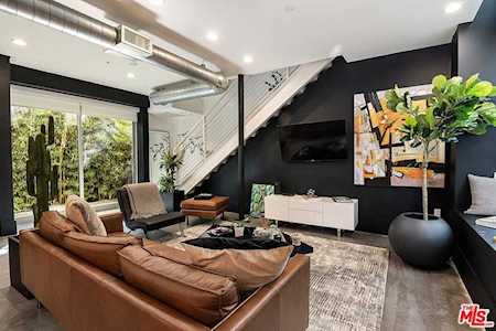 1137 Hacienda Place #102 West Hollywood, CA 90069