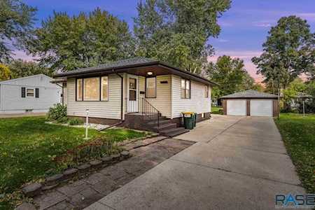 3112 S Lake Ave Sioux Falls, SD 57105