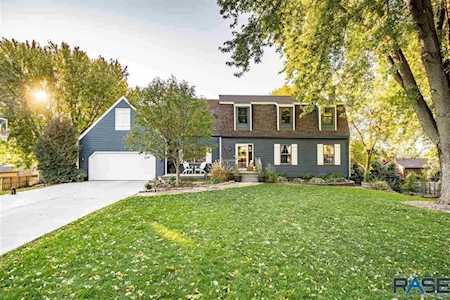 2804 S Jonathan Ln Sioux Falls, SD 57103