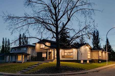 235 Lake Wapta Rise SE Calgary, AB T2J 2N6