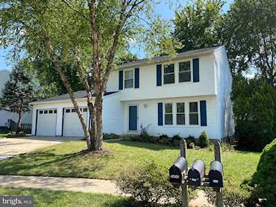 5480 Braddock Ridge Dr Centreville, VA 20120