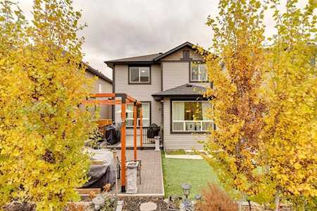 172 Hillcrest Dr SW Airdrie, AB T4B 4B1