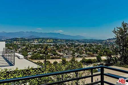 2901 Waverly Dr #2 Los Angeles, CA 90039