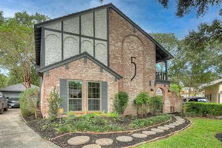5 Donys Ct Houston, TX 77040