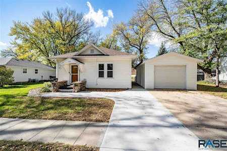 809 N Vermont Ave Dell Rapids, SD 57022