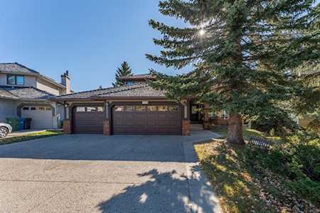 125 Scimitar Bay NW Calgary, AB T3L 1L6