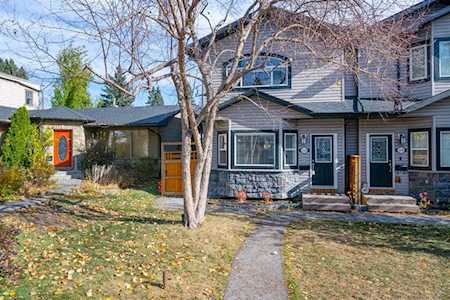 2436 36 St SW Calgary, AB T3E 2Z5