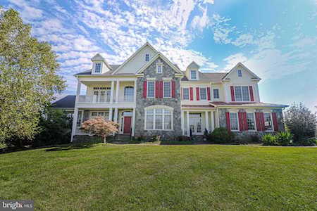 13276 April Circle Lovettsville, VA 20180