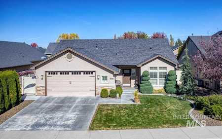 2302 E Lochmeadow Court Meridian, ID 83646