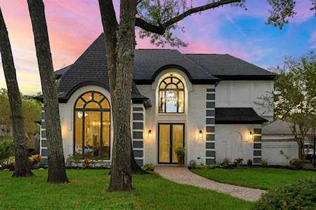 15526 Walkwood Dr Houston, TX 77079