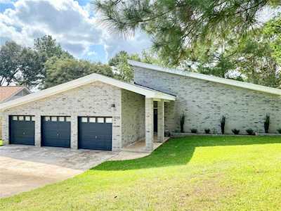 1220 Green Briar Dr Huntsville, TX 77340