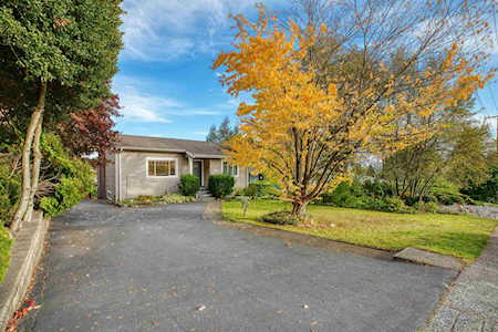 640 Hendry Avenue North Vancouver, BC V7L 4C7