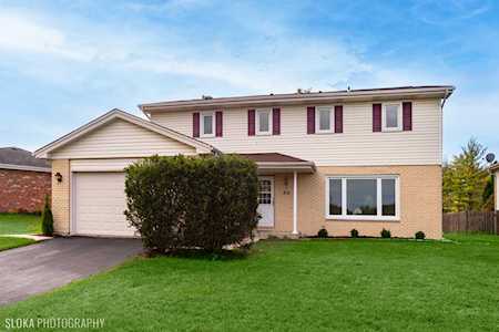 816 Apple Dr Schaumburg, IL 60194