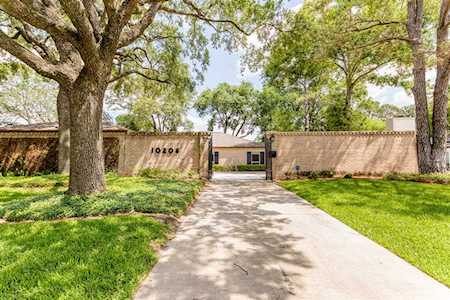 10206 Briar Forest Dr Houston, TX 77042