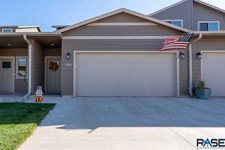 2563 E Meadowside Pl Sioux Falls, SD 57108