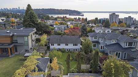 1235 Fulton Avenue West Vancouver, BC V7T 1N7