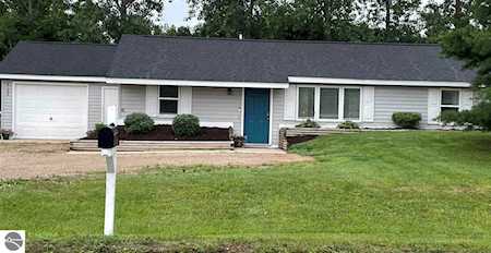 5185 Silverberry Drive Mt Pleasant, MI 48858