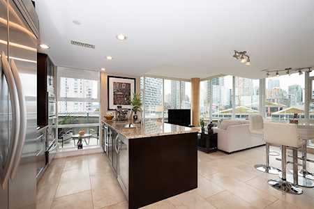 638 Beach Crescent #1105 Vancouver, BC V6Z 3H4