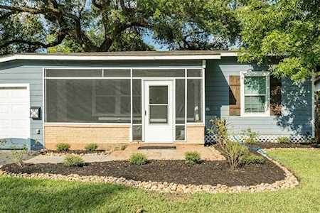 209 Jasmine St Lake Jackson, TX 77566