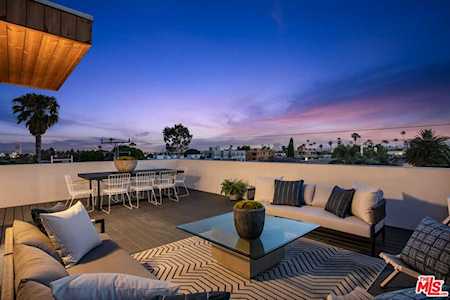1041 N Spaulding Ave #205 Los Angeles, CA 90046